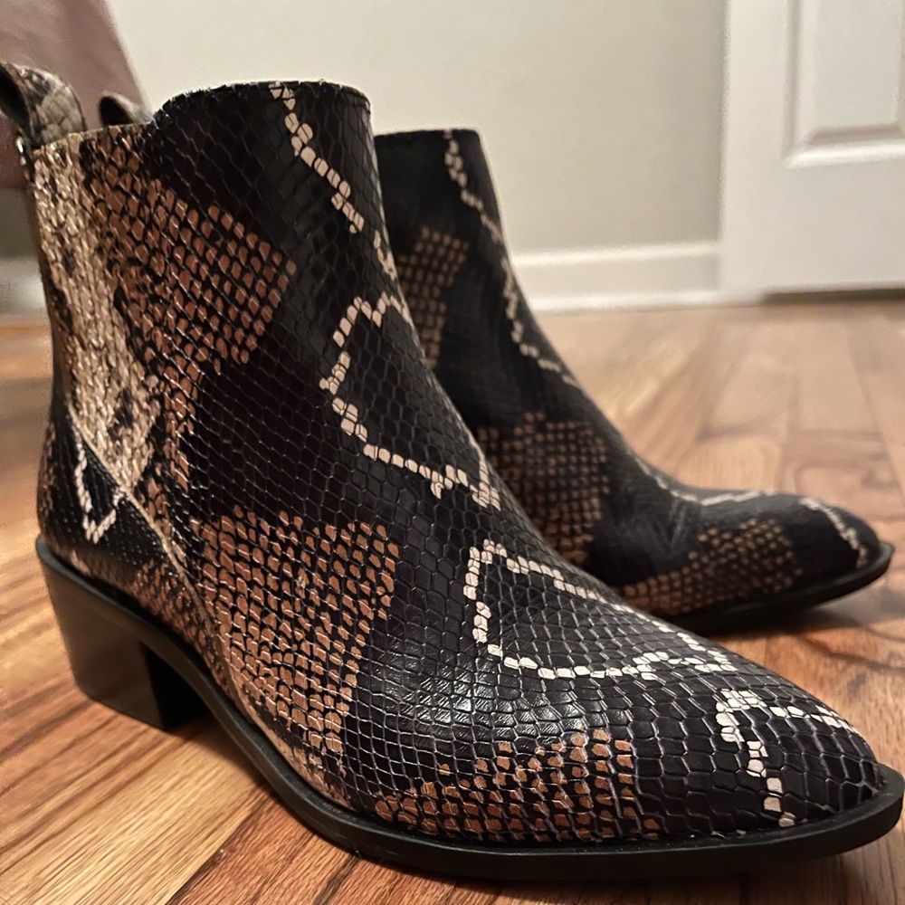 Crown vintage booties size 7